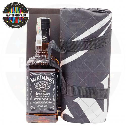 Уиски Jack Daniel's №7 700ml 40% с одеало за пикник